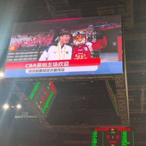 DB真人-足篮联动，戴伟浚现场观战深圳男篮主场比赛